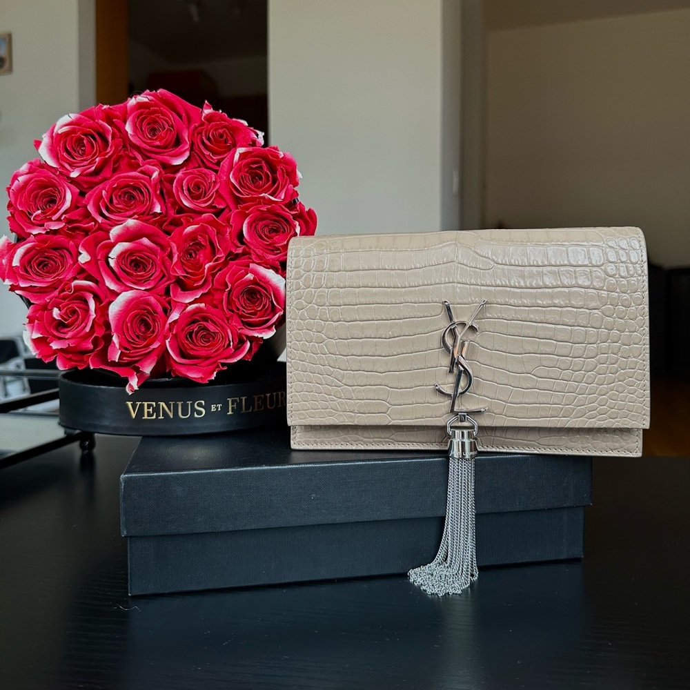 YSL WALLET ON THE CHAIN